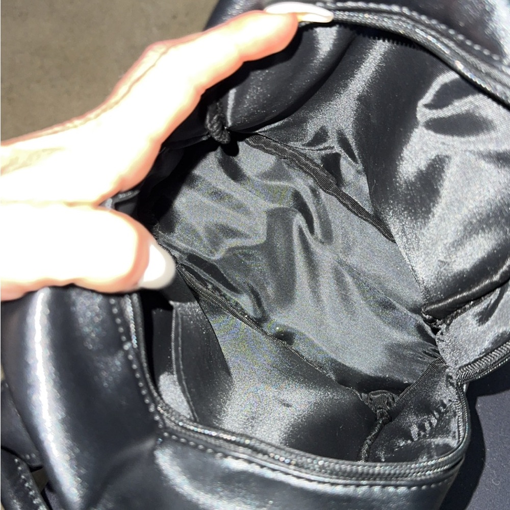 Middle finger backpack - Picture 3 of 3